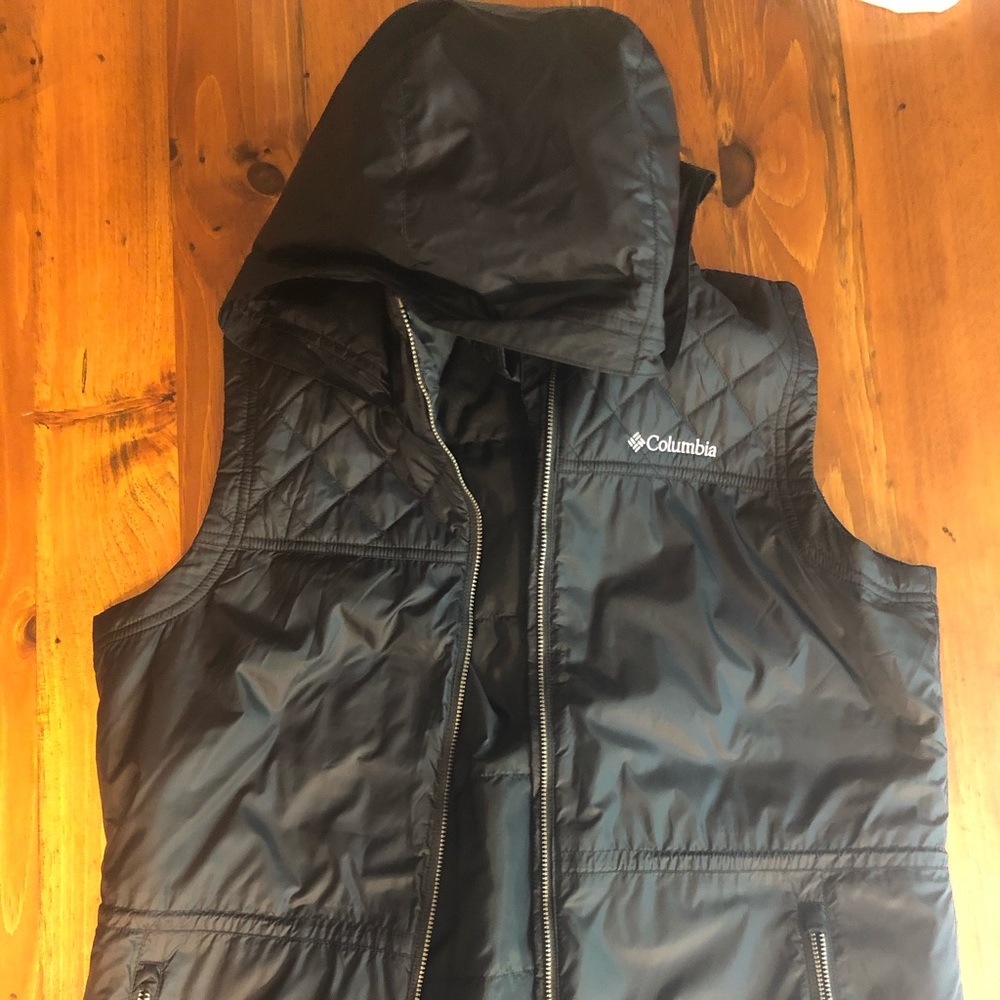 Hooded black Columbia vest